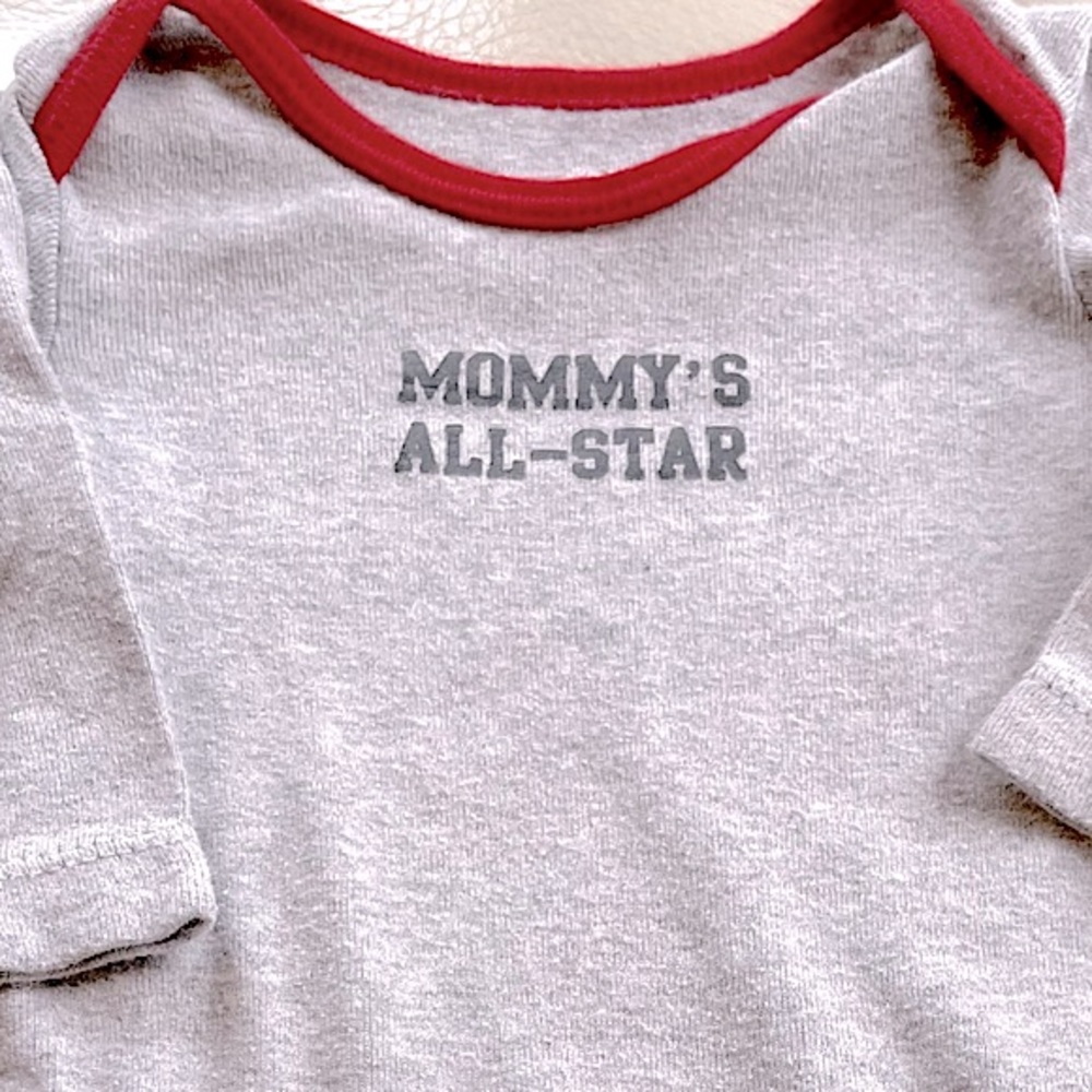 10/$20💥Mommy's All-Star Carter's Graphic Tee Bodysuit, Long Sleeve, Grey Red
